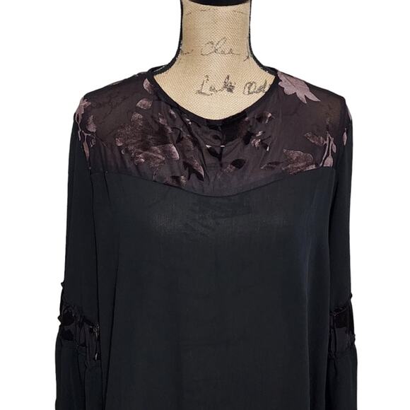 LORALEtte Black Slightly Sheer Burnout Bell Sleeve‎ Blouse Plus Size 2X - Picture 2 of 7